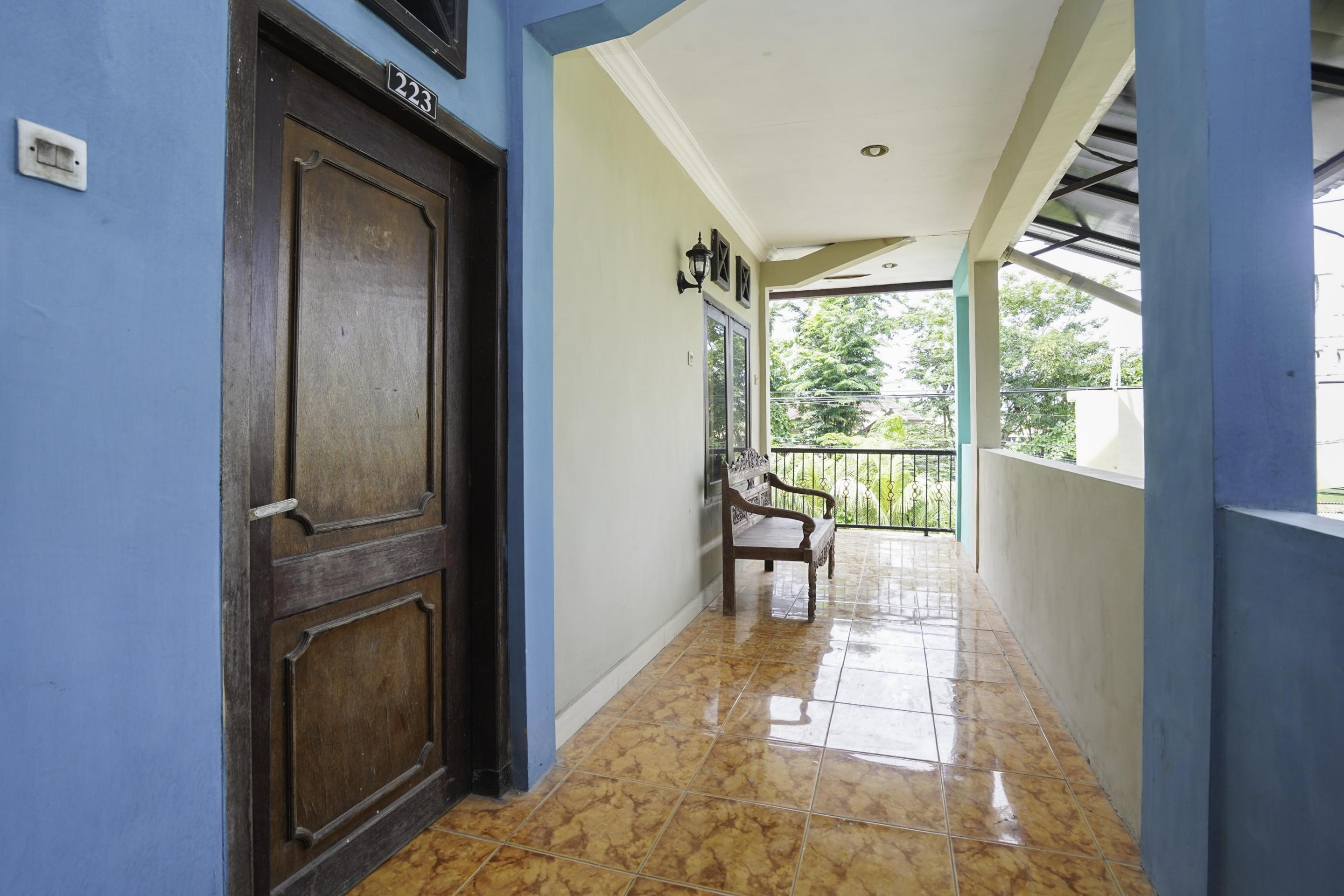 Oyo 2715 Hotel Madinah Syariah Pamekasan Exterior photo